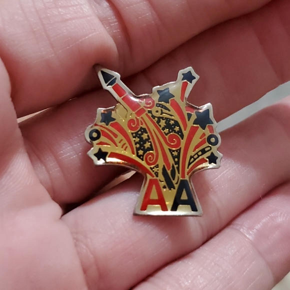 Legacy American Airlines logo•4th of July pin•RARE - Picture 5 of 16